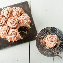 A Handy Guide to Cake Tins