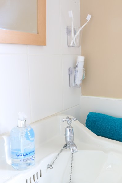 thrifty low cost summer coastal bathroom makeover diy project_-10